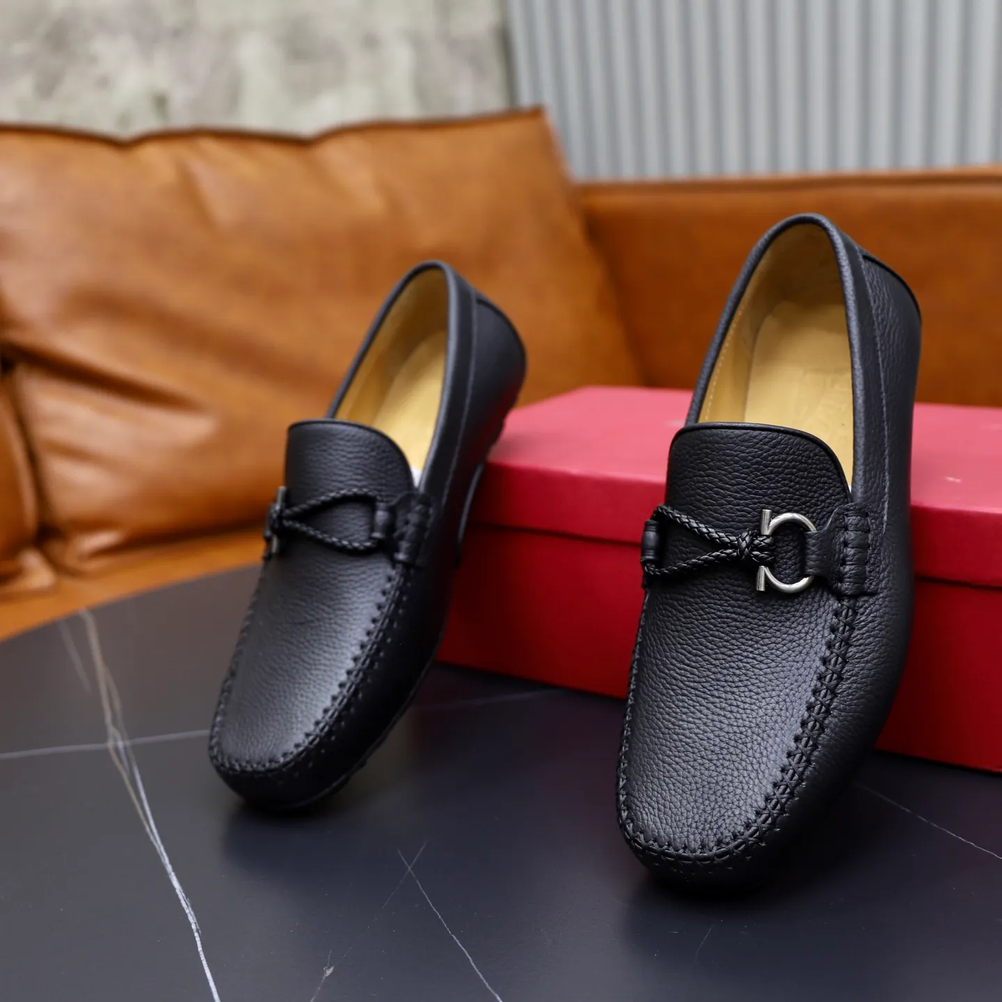 Men's shoes 💰480💰🙅‍♂️🙅‍♂️🙅‍♂️Niuli Brand: Ferragamo Standard code: Men's code 38/44 (45 customized) Grade: Same style as the official website Material: Original imported cowhide leather lining Original wear-resistant lightweight outsole Style category: Men's casual slip-on shoes Doudou shoes Noble luxury brand elements, top luxury color: actual picture color